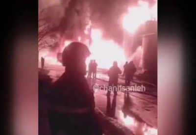 بالفيديو: طائرة اصطدمت بالمصنع وخلقت انفجارات هائلة.. إيران: "هجوم فاشل"