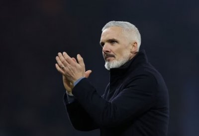 إمبيد يقود سيفنتي سيكسرز للفوز على ناجتس في الدوري الأمريكي للسلة