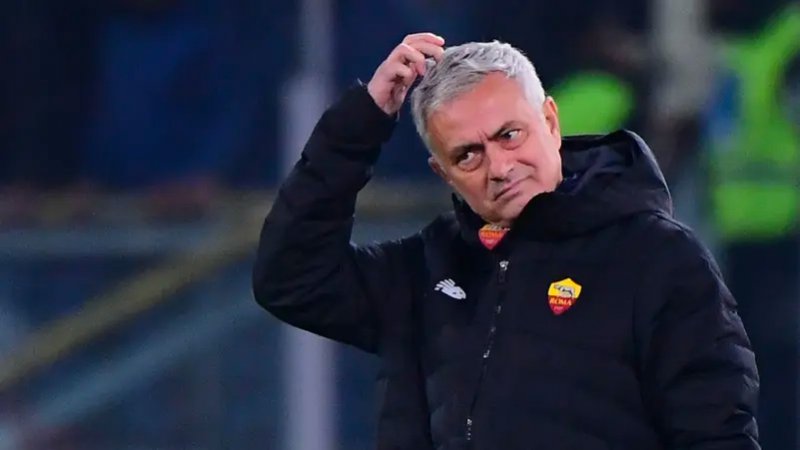 مورينيو: نابولي حسم لقب الدوري الإيطالي
