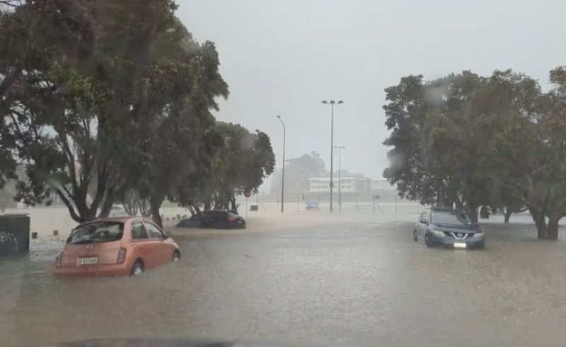 لليوم الثالث.. نيوزيلندا تتعرض لسيول وانهيارات أرضية