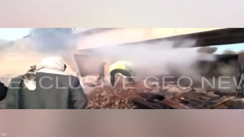 41 قتيلا بسقوط حافلة من فوق جسر في باكستان