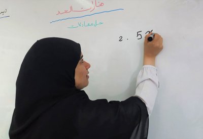 65 طالبة متفوقة بثانوية الحد يقدمن الدعم لزميلاتهن بالمواد الأساسية