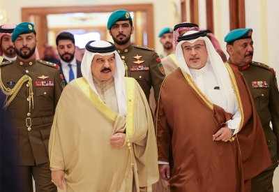 جلالة الملك المعظم يؤكد أهمية العمل على حل كافة القضايا والمسائل العالقة مع دولة قطر الشقيقة