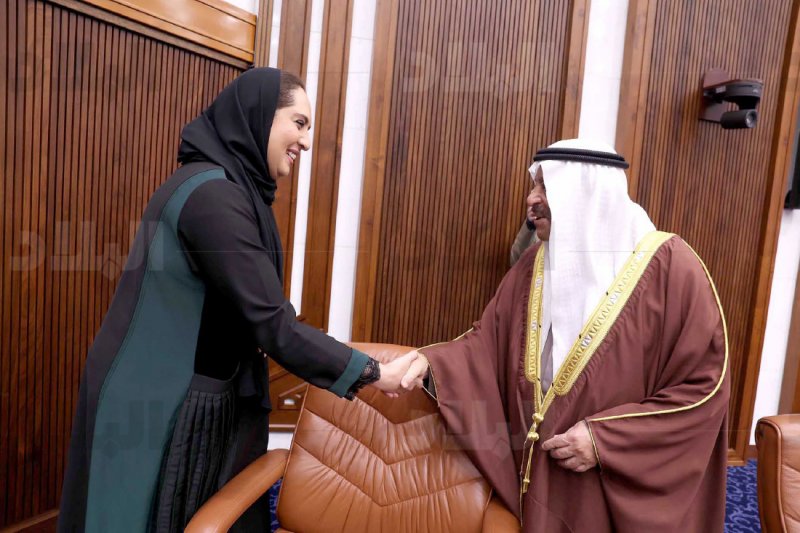 “الأخ الرئيس”: ابتسامة وزيرة الإسكان تعطينا طاقة إيجابية