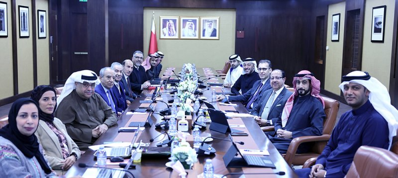 مالية الشورى تؤكد أهمية تعزيز التشريعات والقوانين التي تنظم عمل القطاعات الاقتصادية والتجارية