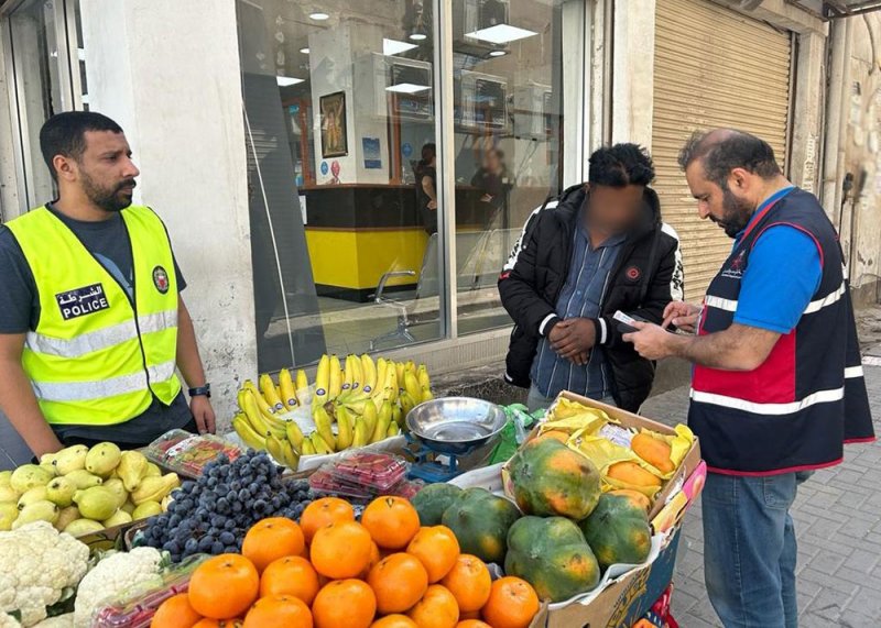 ضبط عدد من العمالة المخالفة في ثلاث حملات تفتيشية بالعاصمة