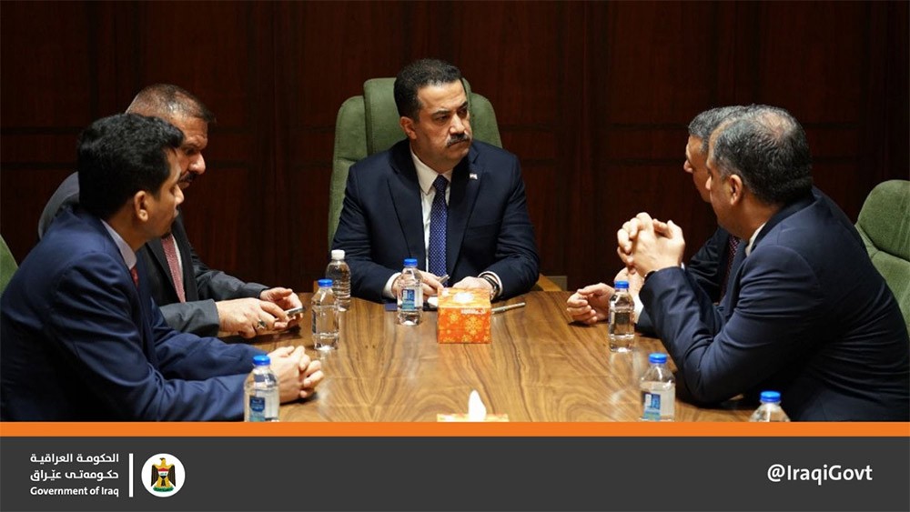 رئيس مجلس الوزراء يصل إلى محافظة البصرة ويعقد اجتماعاً عاجلاً مع عدد من الوزراء ومحافظ البصرة للوقوف على التحضيرات الخاصة بنهائي خليجي 25.