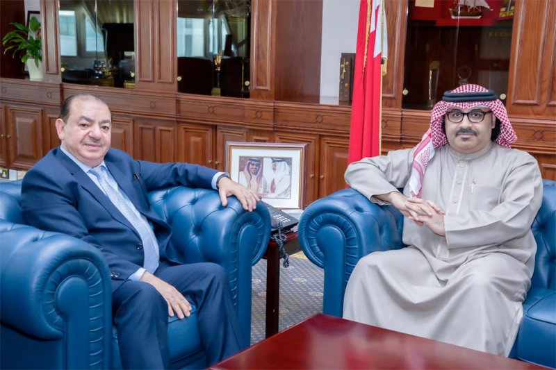 وزير التربية والتعليم يستقبل النائب الدكتور مهدي الشويخ