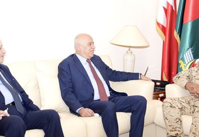 القائد العام لقوة دفاع البحرين يستقبل رئيس المجلس الأعلى للشباب والرياضة الفلسطيني