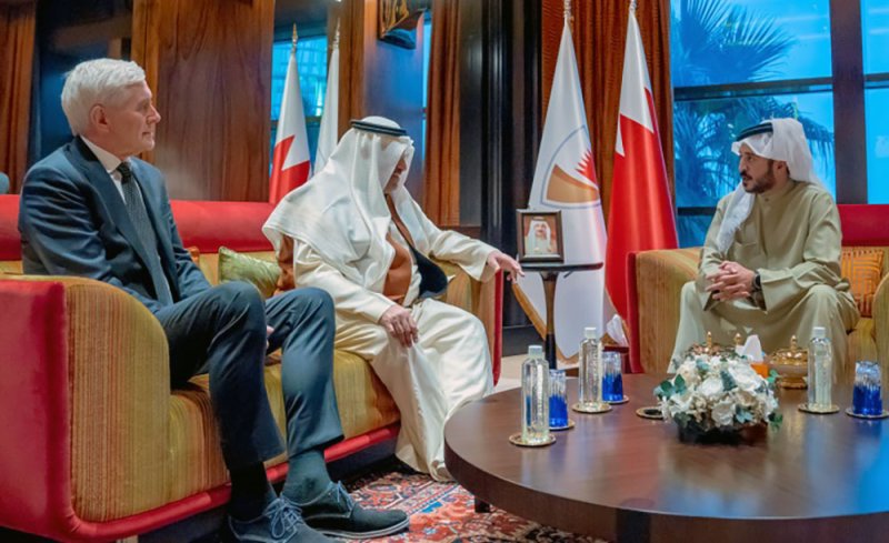 خالد بن حمد يستقبل الأمير نواف بن محمد ويشيد بمكانته وبصماته بألعاب القوى العالمية