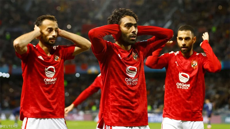 الفيفا يحتفي بلاعب عربي.. حقق إنجازًا بجانب رونالدو وميسي