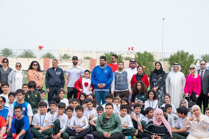 سمو الشيخ عيسى بن علي يشهد فعالية اليوم الرياضي بمدرسة بيان البحرين