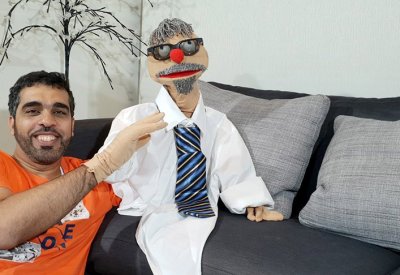 أحمد جاسم في دورة لتصنيع العرائس والدمى