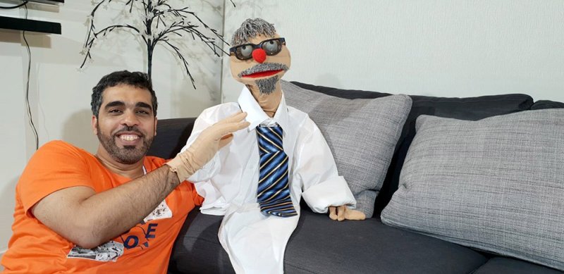 أحمد جاسم في دورة لتصنيع العرائس والدمى
