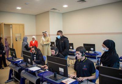 وزير التنمية الإجتماعية يطلع على الحديقة الحسية في مركز عالية للتأهيل