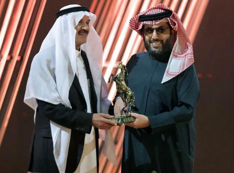 تركي آل الشيخ يكرم "المالك" بالشخصية الاستثنائية في ليلة تدشين "فيا رياض"