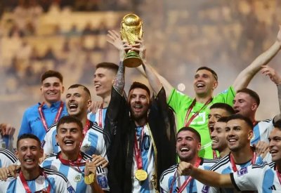 ميسي يكشف مصير "البشت" العربي.. وهذا مكانه
