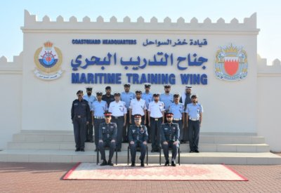 آمر جناح التدريب البحري بقيادة خفر السواحل يفتتح الدورة التنشيطية في الإسعافات الأولية