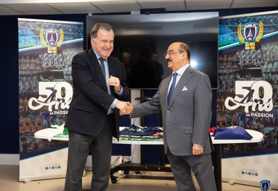 سفير البحرين لدى باريس يزور مقرّ نادي باريس لكرة القدم (Paris FC)