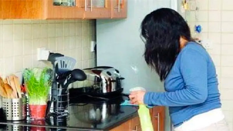 الفلبين توقف إرسال العاملات المنزليات للكويت