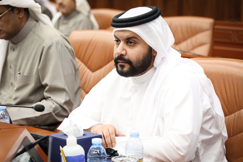النائب الدوسري يوضح أسباب وقف علاوات موظفي الوزارات