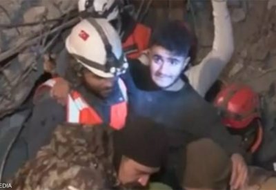 بعد 94 ساعة.. انتشال مراهق تركي من تحت الأنقاض
