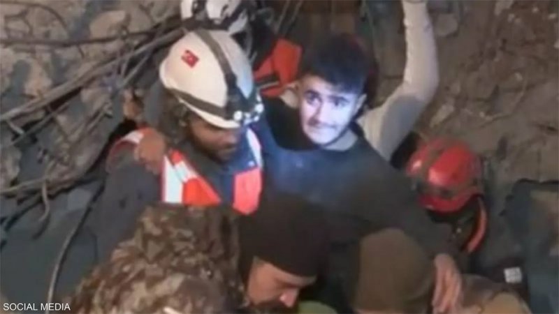 بعد 94 ساعة.. انتشال مراهق تركي من تحت الأنقاض