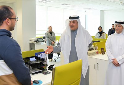 وزير العمل يشيد بجهود شركة البحرين للتسهيلات التجارية في استقطاب العمالة الوطنية