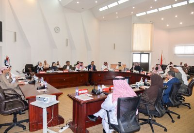 "الأشغال" تستعرض مشاريع البنية التحتية مع مجلس بلدي الجنوبية