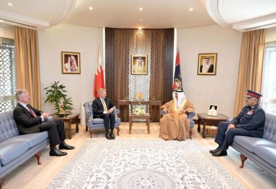 معالي وزير الداخلية يستقبل الرئيس التنفيذي للمعهد الدولي للدراسات الاستراتيجية