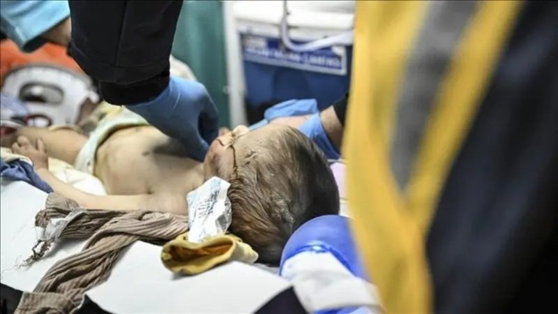 بالفيديو: بعد 140 ساعة تحت الأنقاض.. إنقاذ رضيع وزوجين مسنين في تركيا