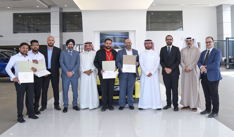 نيسان البحرين تكافأ موظفي المبيعات و مستشاري الخدمة للأداء المتميز