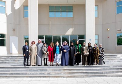 ربط جميع برامج كلية المعلمين مع احتياجات الميدان التربوي في مختلف الاختصاصات