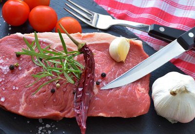 طبيبة تحذر من مخاطر تناول اللحوم النيئة!