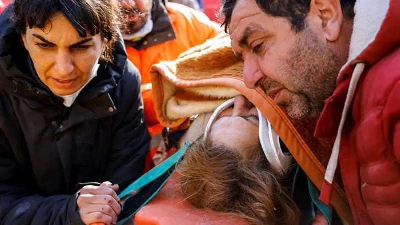 بعد 170 ساعة.. انتشال سيدة حية ترزق في غازي عنتاب