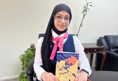الطالبة زهراء تُصدر روايتها الأولى وتحلم بالعالمية