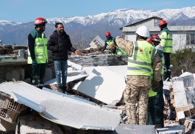 فريق البحث والإنقاذ التابع للحرس الملكي بقوة دفاع البحرين يواصل مهمته الإغاثية الإنسانية عملية (سواعد الغيث)