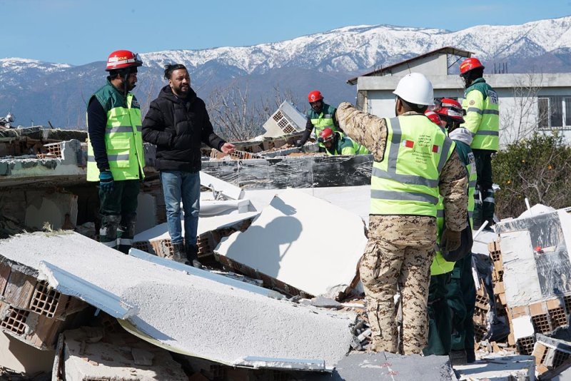 فريق البحث والإنقاذ التابع للحرس الملكي بقوة دفاع البحرين يواصل مهمته الإغاثية الإنسانية عملية (سواعد الغيث)