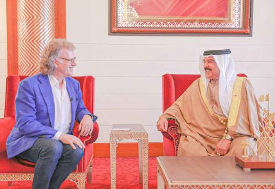 جلالة الملك المعظم يستقبل الموسيقار العالمي أندريه ريو وعددا من أعضاء أوركسترا يوهان شتراوس