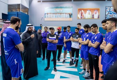 سمو الشيخ عيسى بن علي يؤازر داركليب قبل المشاركة ببطولة غرب آسيا للطائرة