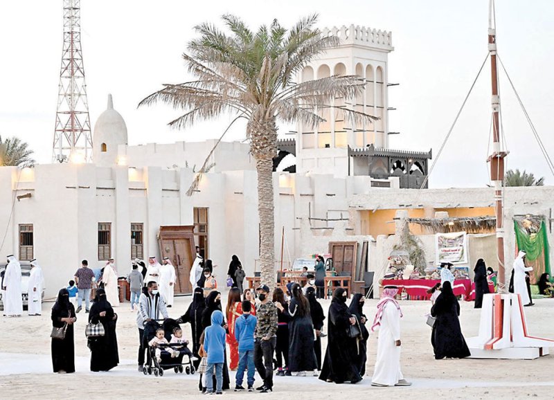 زوار القرية التراثية لـ "البلاد": لاستمرار نشاطها أسبوعيا وتذكرنا بزمن قديم لا ينسى