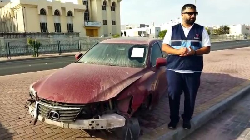 بلدية المحرق تخطر 186 سيارة مهجورة بمنطقة عراد