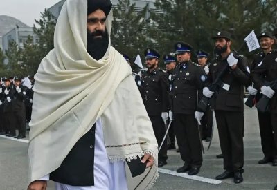 انشقاقات نادرة في قيادة طالبان.. حقاني ينتقد رأس الهرم