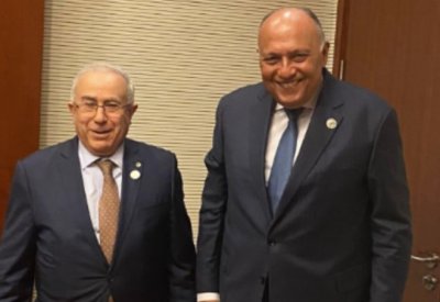 وزير الخارجية المصري يبحث مع نظيره الجزائري سبل تعزيز العلاقات الثنائية بين البلدين