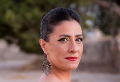 الفنانة الأردنية هند حامد تحيي أمسية غنائية في مركز الشيخ إبراهيم