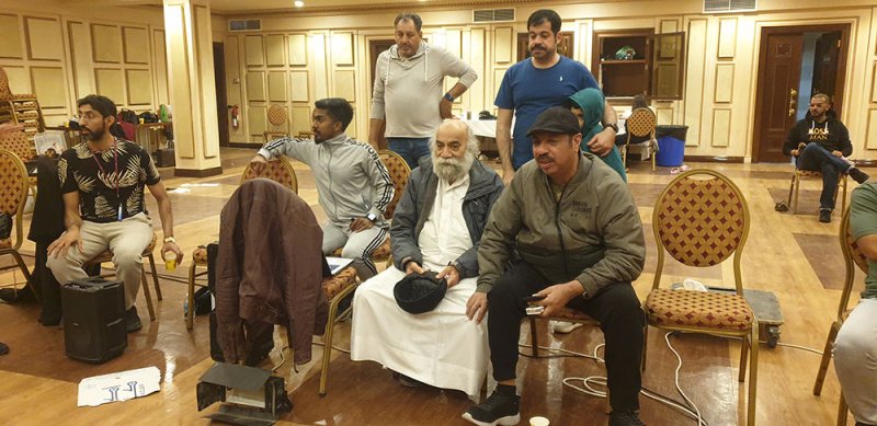 عبدالله السعداوي يشيد بفريق مسرحية "ياخليج"