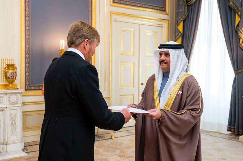 ملك مملكة هولندا يتسلم أوراق اعتماد سفير مملكة البحرين غير المقيم