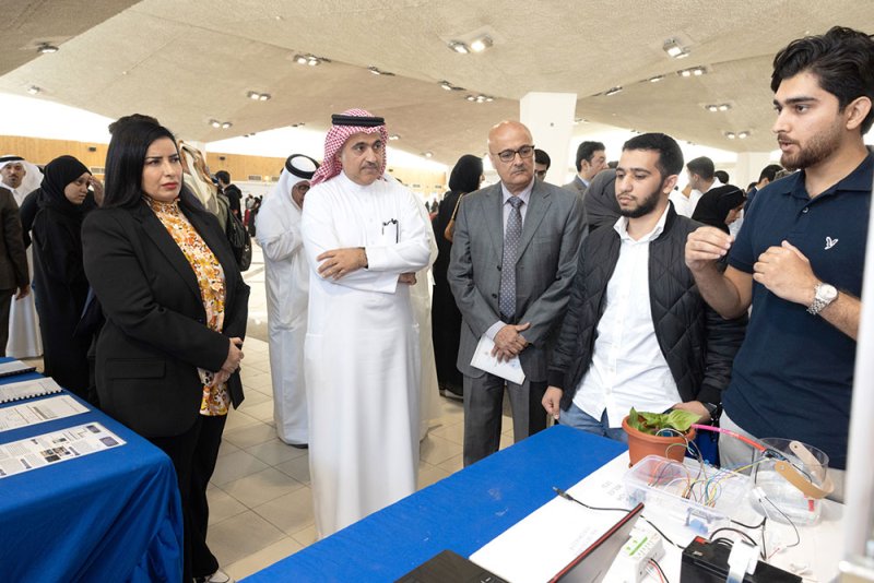 طلبة "هندسة" جامعة البحرين يعرضون 67 مشروع تخرج للفصل الدراسي الأول  