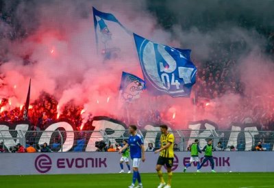 إصابات في اشتباكات عنيفة بين جماهير شالكه ودورتموند