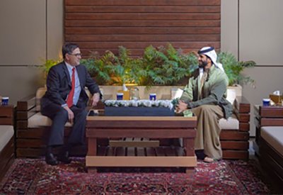 ناصر بن حمد يستقبل رئيس مجلس إدارة شركة هاليبورتون